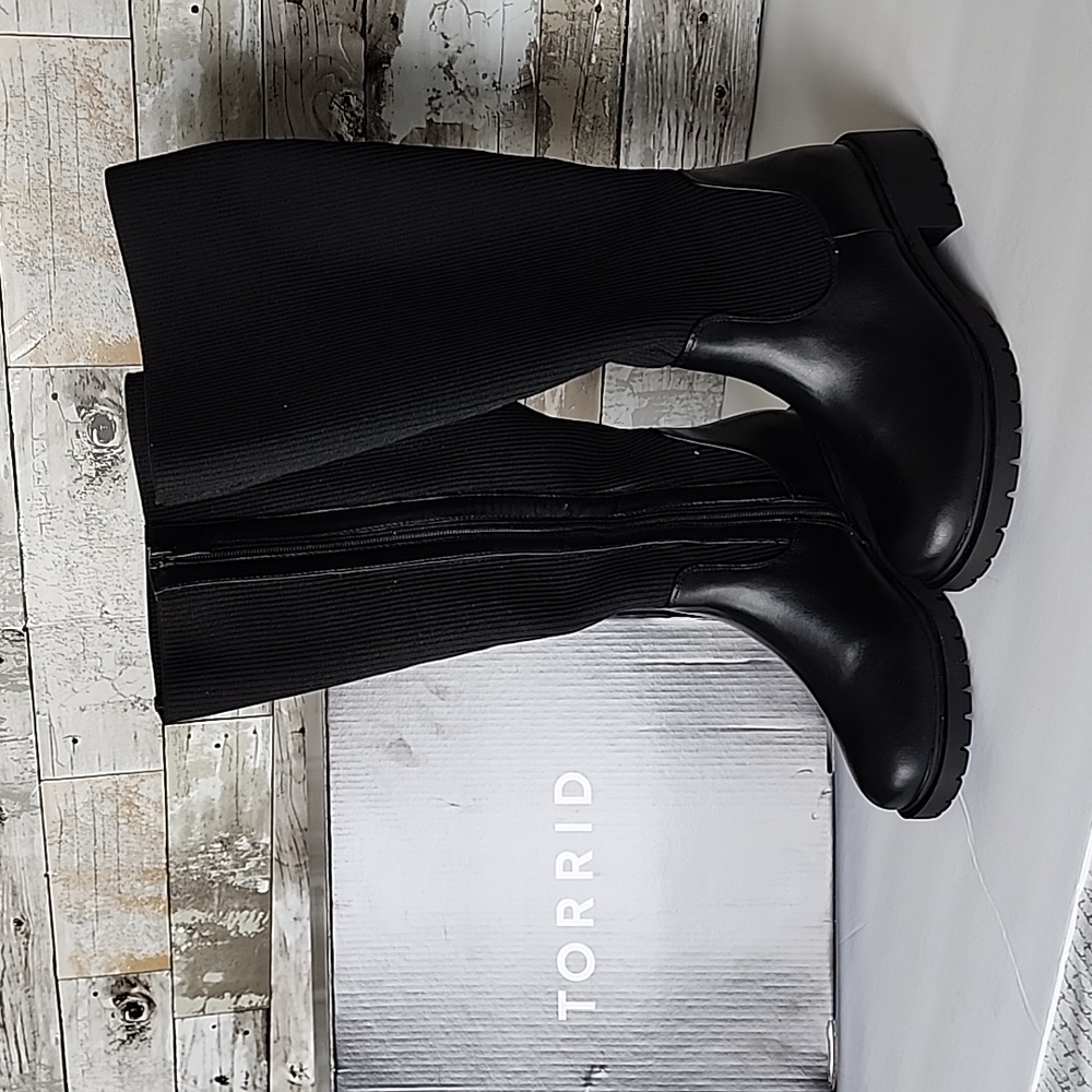 Torrid stretch ribbed knee boot size 8